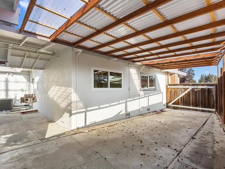 2682 Wallace St — Photo 2