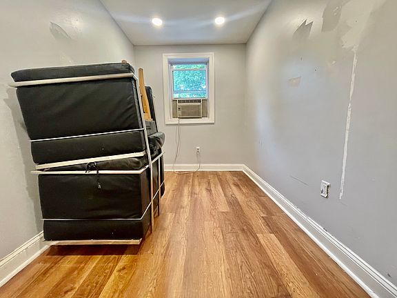 4th image of 51 Jewett Ave #1E