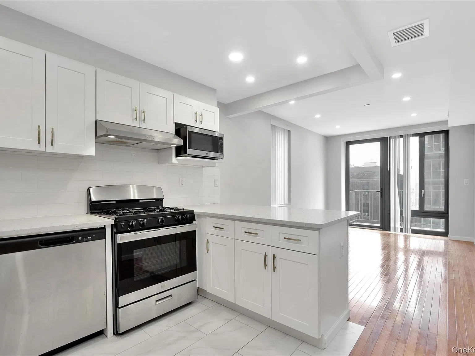 2 bed, 2.0 bath, 1192 sqft, $3,000 — Photo 3