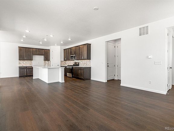 5th image of 39645 Gwinett Circle