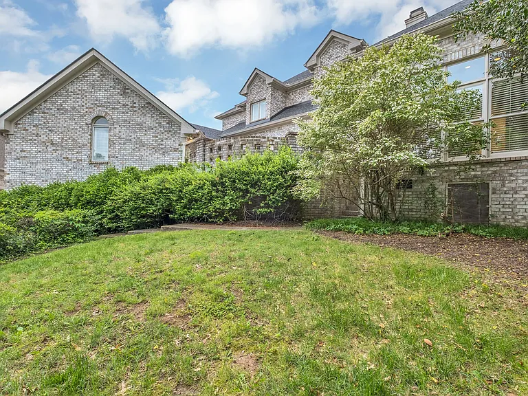 37 Erwin Ct — Photo 17