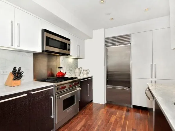 300 East 79th Street 5C image 3 of 12