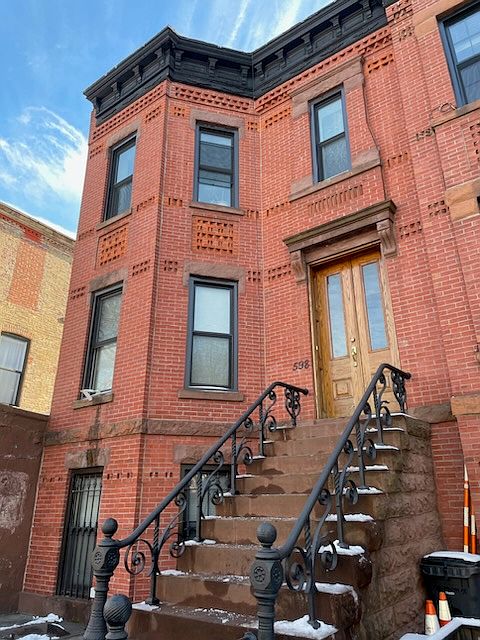 1st image of 598 Macon St Floor 2