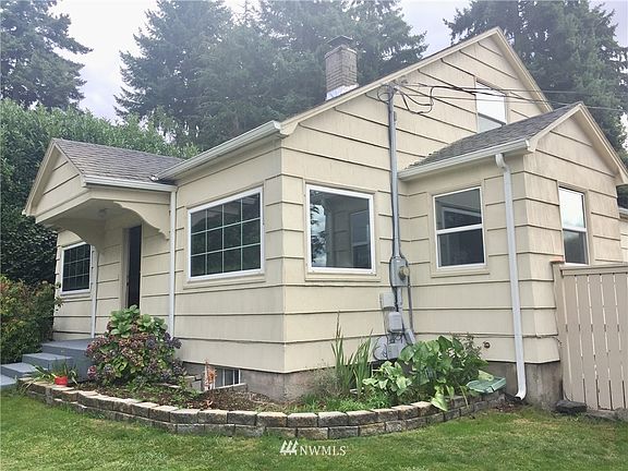 2nd image of 2408 Railroad Street