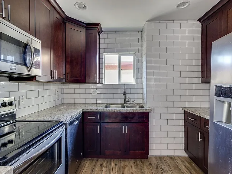 517-523 W Roosevelt St — Photo 6