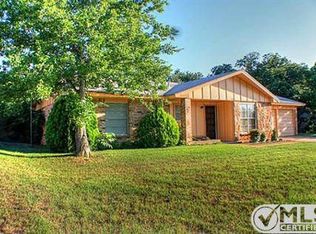 804 N Stewart St, Azle, TX 76020