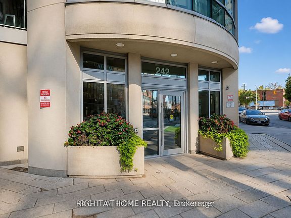 3rd image of 242 Rideau St #1601