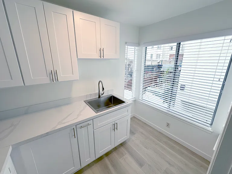 2435 Haste St #8 — Photo 4