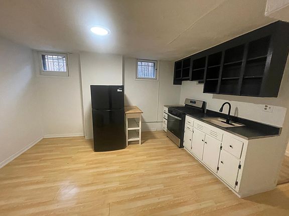 5th image of 1142 N Washington St #6