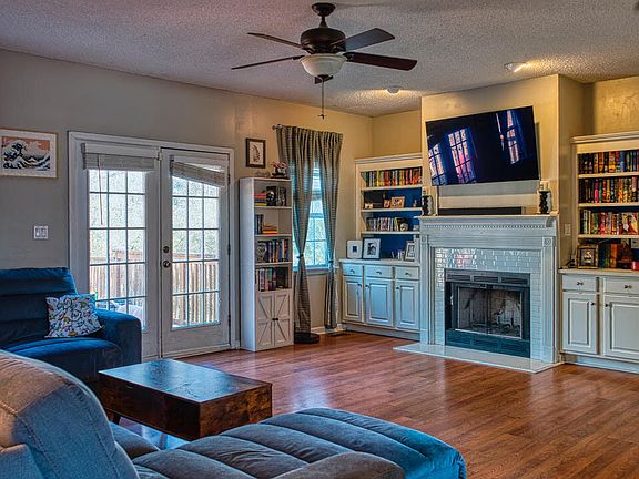 2nd image of 221 Pendleton Ct