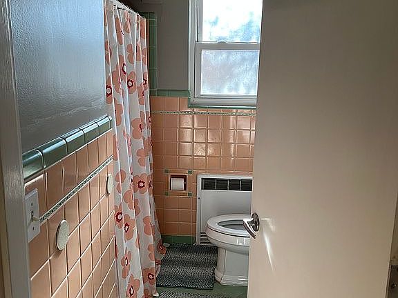 5th image of 6015 Winnetka Dr