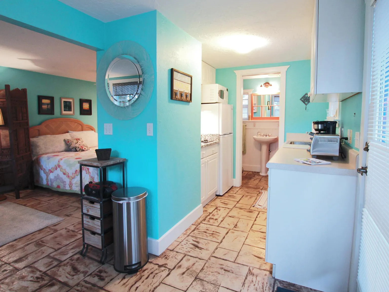 643 C Avenida Del Norte Studio Cottage — Photo 4