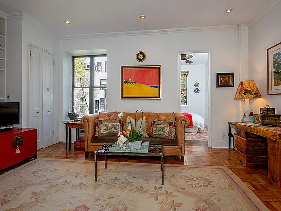 3rd image of 123 W 80th St APT 2R