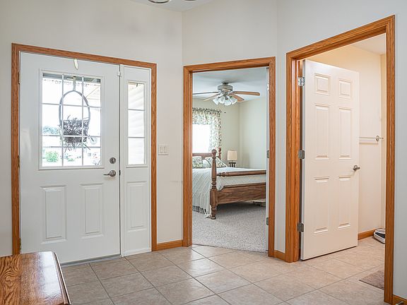 3rd image of 5406 Villa Ct