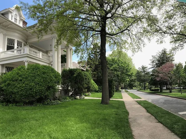 1305 Albemarle Rd, Brooklyn, NY 11226