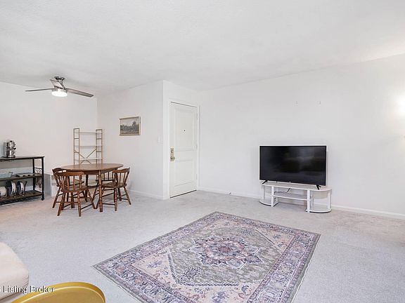 4th image of 816 Highwood Dr