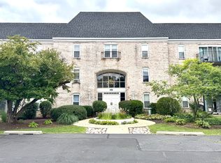 5001 Carriageway Dr APT 215, Rolling Meadows, IL 60008