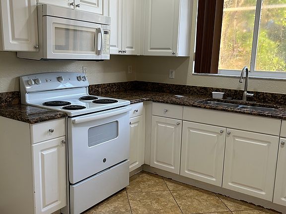 4th image of 528 Parsley Ct #1