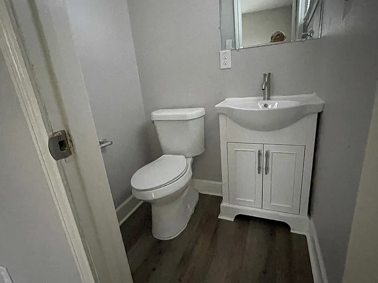851 W Harlan Ave — Photo 4