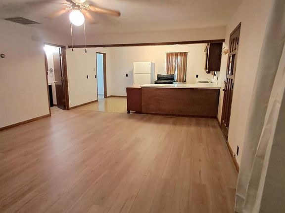 3rd image of 900 Mineral St