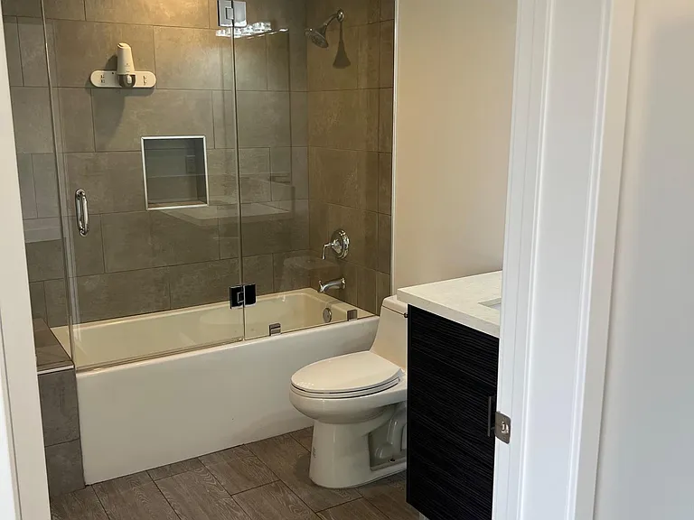 4231 McLaughlin Ave #401 — Photo 8