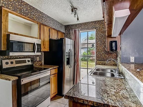 3rd image of 6175 Oak Cluster Cir