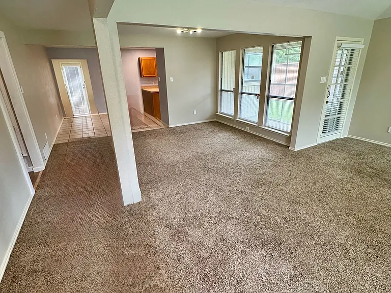 3205 Hillcrest Dr — Photo 2