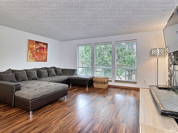 2nd image of 427 Peregrine Dr SE