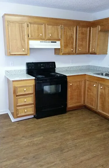 1803 N Tallowood Dr — Photo 3