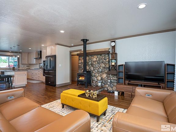 4th image of 2631 Stewart Ave