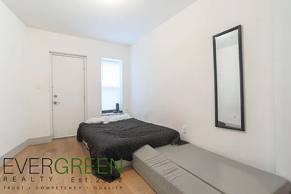 Rented by Evergreen Apartments BK | media 4