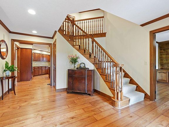 4th image of 817 Weston Park Dr