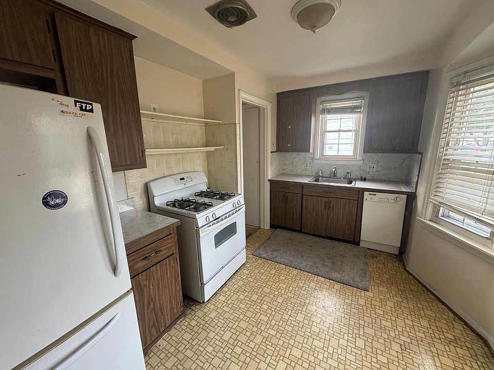 24811 Notre Dame St, photo 5