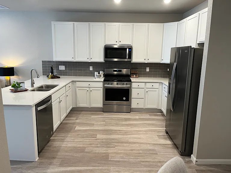 157 Ambrose St — Photo 8