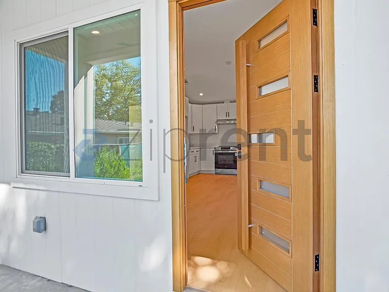 374 S 21st St #2 — Photo 4
