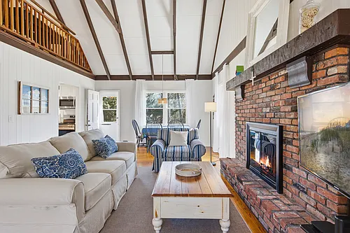 3 Foster Ave Photo 1