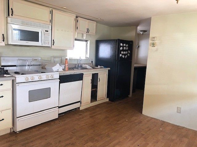 1st image of 3833 N Fairview Ave #20