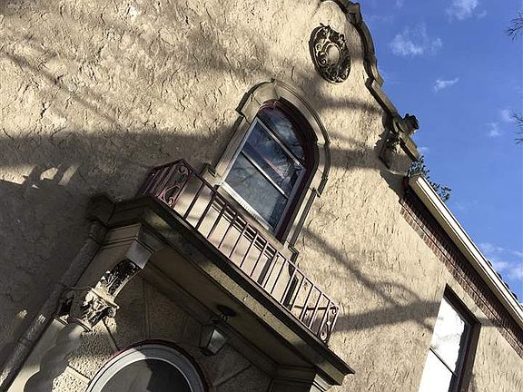 5th image of 208 N Western Ave