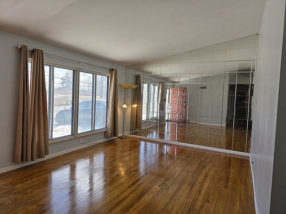 3rd image of 1253 Dielman Rd