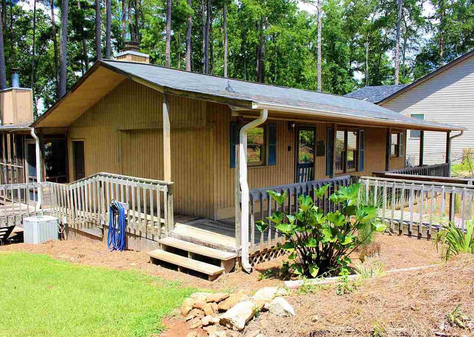 1st image of 402 Dogwood Ln