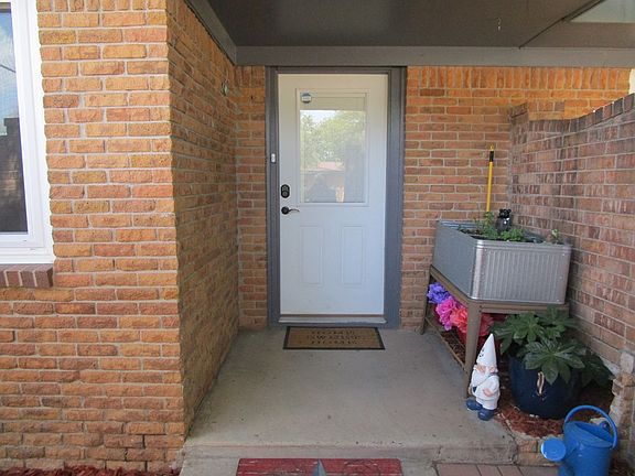 5th image of 900 S Harry Ave