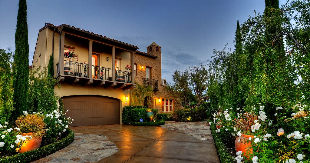 5 bed, 3945 sqft, $12,000 — Photo 3