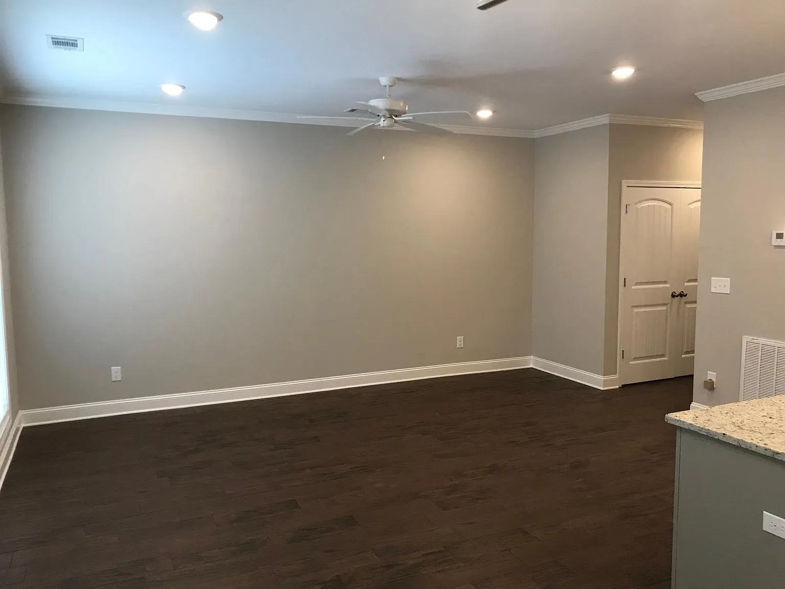 4 bed, 4.5 bath, 2020 sqft, $3,200 — Photo 4