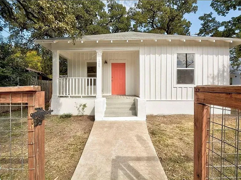 1207 Coleto St — Photo 1
