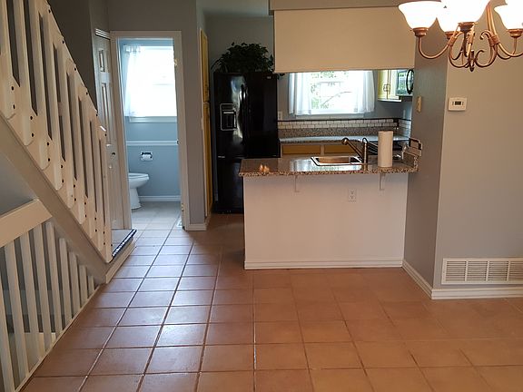 Spacious dining/kitchen/2nd bath