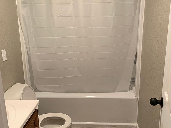 5th image of 302 Harrison Ln