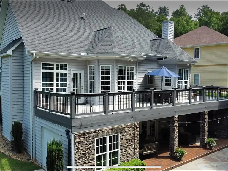 210 Brooks Dr — Photo 2