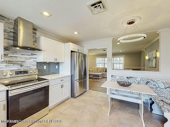 5th image of 845 Thornhill Court #B