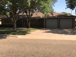 308 Parkwood Ln, Levelland, TX 79336