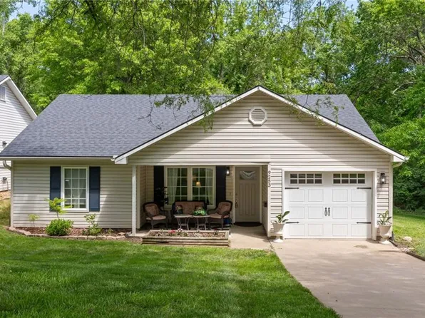 9253 Walnut St, Kansas City, MO 64114